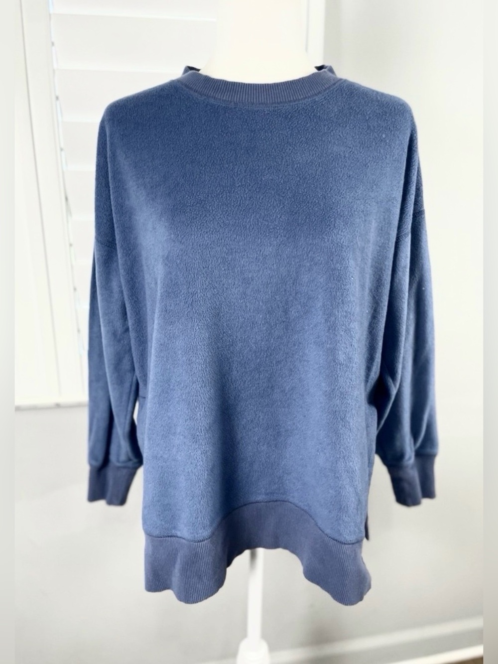 Aerie Blue Fuzzy Crewneck Oversized Sweatshirt Size XS Split Side‎ Relaxed